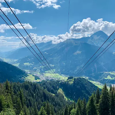 Vu de la vallée de Disentis depuis la station supérieure du téléphérique à caischavedra
