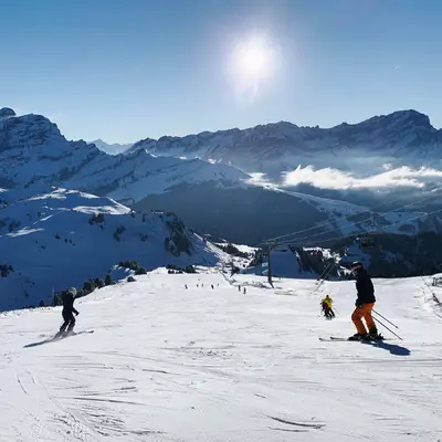 The Grand Chamossaire ski slope with bright sunshine and very few people