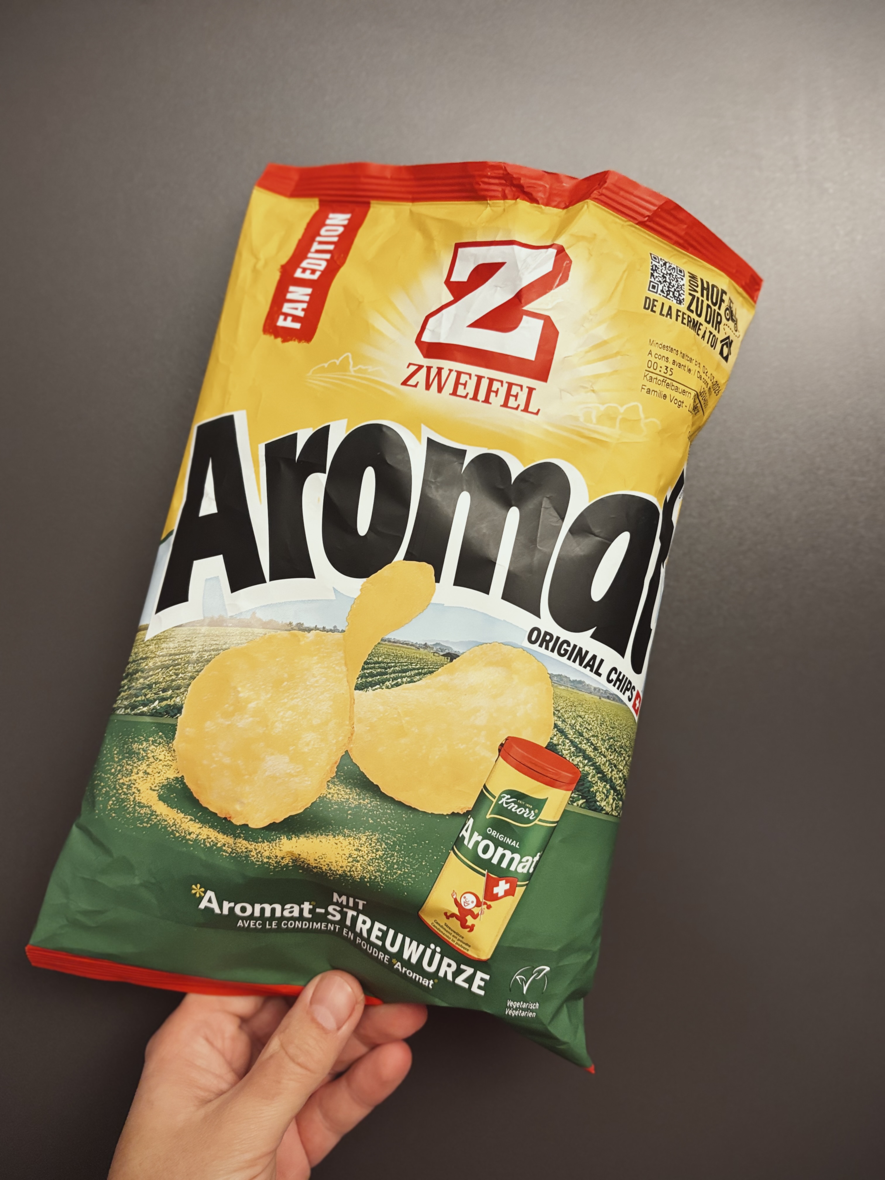 A bag of Aromat-flavored Zweiffel chips