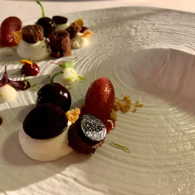 La surprise sucrée de la cheffe qui est une forêt noire déstructurée